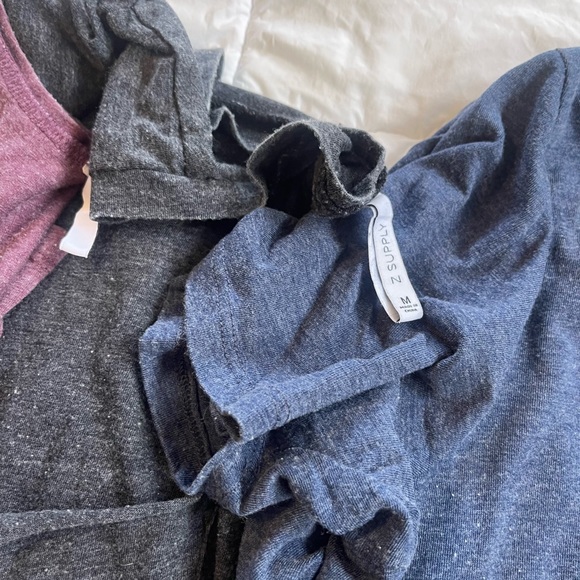 Z Supply women’s, bundle 4 tees, and one tank. - Picture 5 of 13